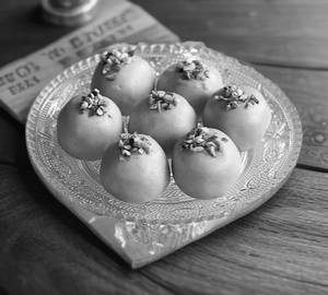 Special besan laddu
