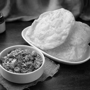 Chole Bhature (2 Pcs)
