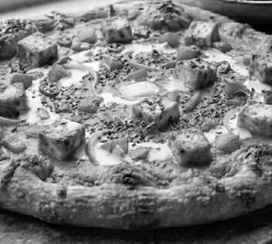 Makhani Paneer Pizza