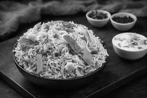 Shahi Subz Biryani With Boondi Raita