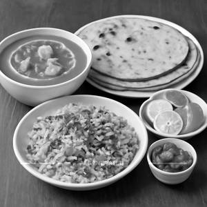 Kadhai Paneer [Half] With 6 Tawa Roti And Salad