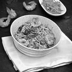 Prawns Spicy Basil Noodles