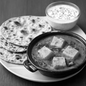 Kadhai Paneer With 4 Tandoori Roti And Mixed Raita