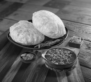Chole Bhature (2 ) Pieces