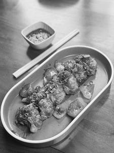 Chicken Momos Tossed With Chilli Sauce