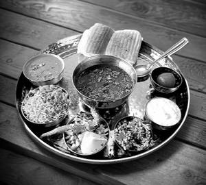 Special Misal puneri (4 pav)