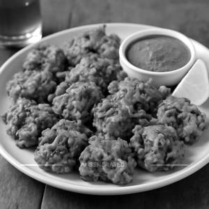 Veg Pakoda (10 Pcs)
