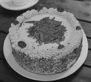 Chocolate Cream Cake (900 G)