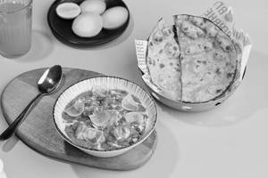 Paneer Do Pyaza With Indian Bread