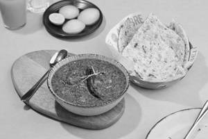 Banjara Murgh Rasedaar With Indian Bread