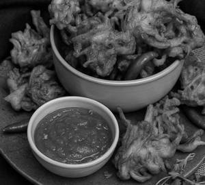 Onion Pakoda (8Pc)