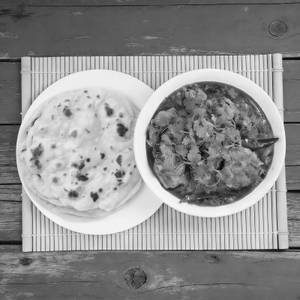 Chappati with Chicken Curry (2pc)