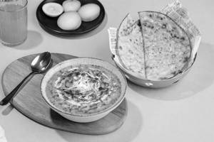 Methi Malai Mutter With Indian Bread