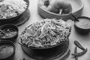 Veg Hakka Noodles [750 Ml] [No Onion Garlic]