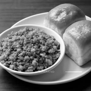 Egg Bhurji [2 Eggs] with Butter Pav [4 Pav]