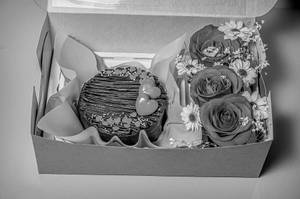 Bento Cake & Rose Hamper