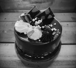 Fresh Cream Chocolate Cake (1 Pound)