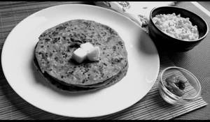 Onion Paratha (2pc) + Sauce