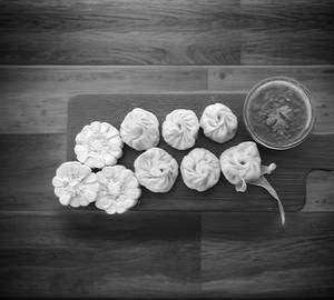 Con Steamed Momos