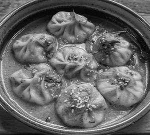 Nepali Jhol Momos [6 Pieces]