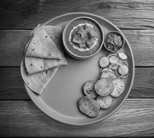 4 Roti+Butter Paneer Masala+Salad+Papad+Pickle
