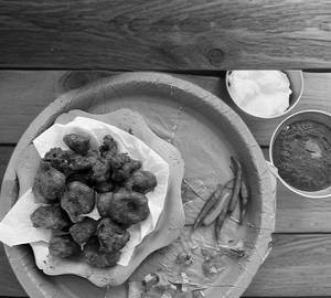 Paneer Aloo Pakoda 12 Pieces