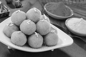 Moti Boondi Ladoo (Desi Ghee)
