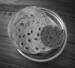 2 chapati with thakkali thoukku