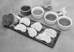 8pcs Veg Steamed Momos