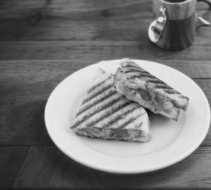 Veggie Sandwich Grilled ( 2 pcs)