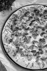 Butter Garlic Paneer Pizza