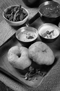 .Vada With Sambar 2Pcs