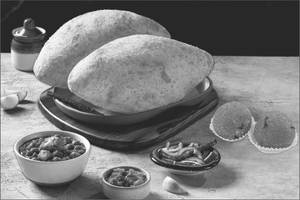 Chole Bhature With Churma Laddu (2 Pcs)