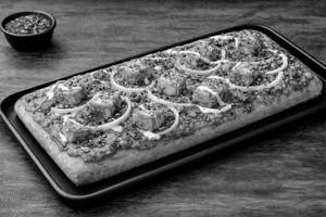 Paneer Makhani pocket pizza