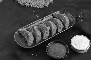 Veg Kurkure Momos (6 pcs)