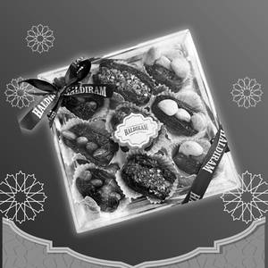 Khaleezi Stuffed Dates Box of 9
