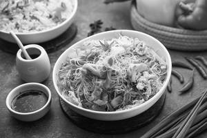 Cantonese Rice Noodles Chicken