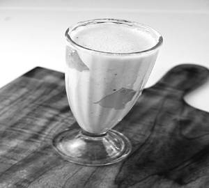 Banana, Papaya And Honey Smoothie