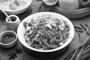 Egg Chilli Garlic Noodles [Serves 2]