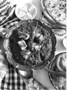 Palak Paneer With 3 Missi Roti And Pepsi [180 Ml]