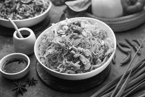 Singapore Rice Noodles (Chicken) [Serves 2]