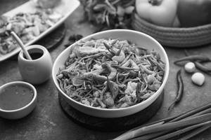 Hakka Noodles (Mixed) [Serves 2]