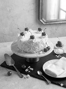 White Forest( Buy 1kg, Rs.839 Worth 1/2kg Cake Free)