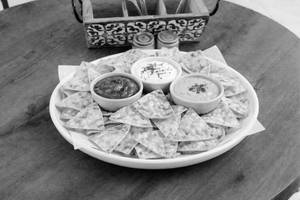 Plain Nachos With Dip
