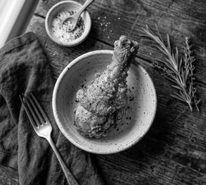 Crispy chicken leg piece