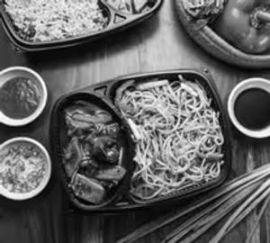 Veg Noodles With Chilli Paneer 3pcs