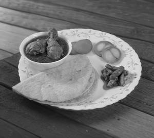 Roti Chicken Gravy Meal [Non Veg]
