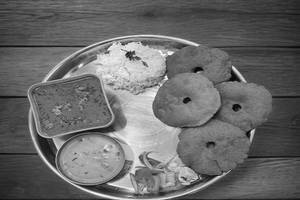 Kombadi Wade Thali