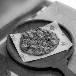 Peppy Paneer Pizza (charcol Smoke)