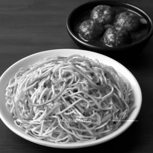 Hakka Noodles With Munchurian